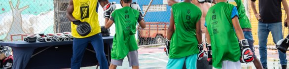 Circuito 'Esporte por Toda Parte' oferece práticas de boxe, basquete e badminton
