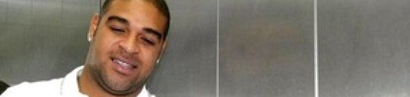 Nos planos para o Brasileiro, Adriano envia SMS antes da queda no Equador