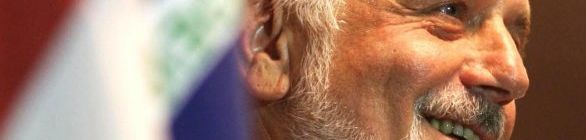 Wagner entrega equipamentos e anuncia R$ 30 milhões de ajuda a quem teve prejuíz