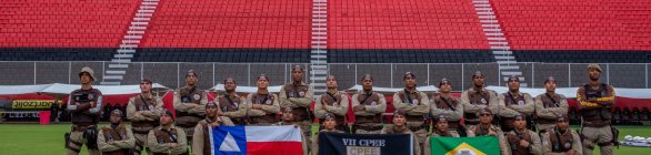 Bepe realiza treinamento no estádio do Esporte Clube Vitória