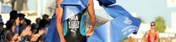 Manoel Messias conquista etapa de Valência da Copa do Mundo de Triatlo