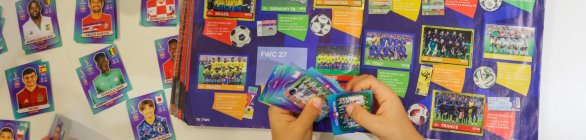 Troca de figurinhas do álbum da Copa agita shoppings de Salvador