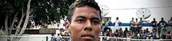 Lateral Carlinhos é contratado pelo Vitória-BA para a disputa da Série B