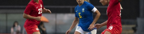 Brasil sofre nas jogadas pelo alto e perde amistoso para o Canadá