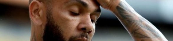 Dani Alves ficou 15 minutos com mulher no banheiro de casa noturno, diz jornal