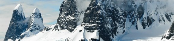 Brasileira é a primeira a subir e descer  a montanha mais alta da Antártida