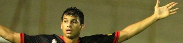 Artilheiro calado: grupo do Vitória blinda Neto Baiano antes de decisões