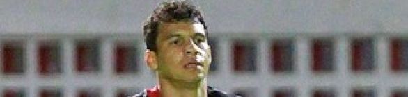 Neto Baiano iguala recorde de gols e entra para história do Baianão