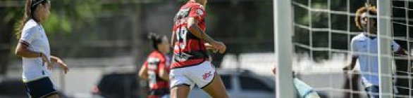Flamengo vence Bahia e assume liderança do Brasileiro Feminino