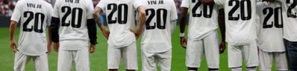 Vinicius Júnior recebe apoio durante jogo do Real Madrid