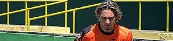 Xuxa volta ao Vitória e espera decisão de Carpegiani para saber se fica