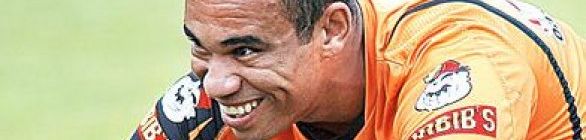 Sem espaço, Robston rescinde contrato com o Vitória