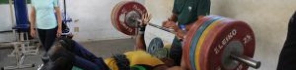 Levantamento de peso paralímpico promove bem-estar a praticantes