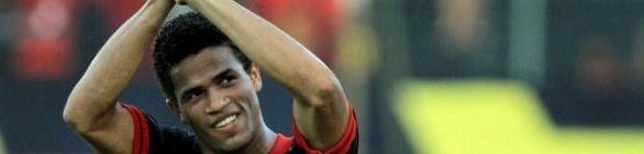 Como dúvida, lateral-direito Léo é relacionado para enfrentar o Guarani