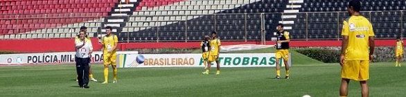 Carpegiani arma Vitória ofensivo para enfrentar o Guarani