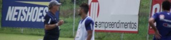 Falcão observa opções em coletivo entre reservas e jogadores do sub-23