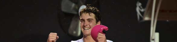 TÊNISJoão Fonseca bate chileno e está nas quartas de final do Rio Open