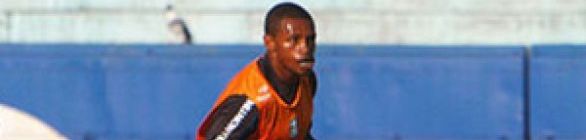 Lateral-esquerdo Dener, do Grêmio, deve ser o novo reforço do Vitória