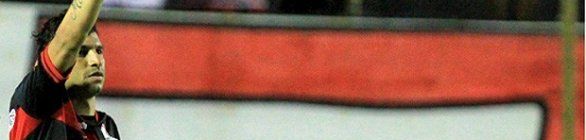 Estilo marcador não agrada, mas Neto Baiano admite: 'Tem que fazer tudo