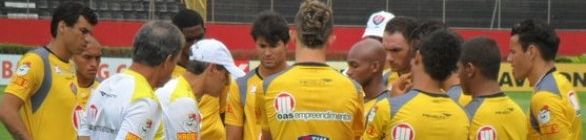 Carpegiani relaciona 21 jogadores para jogo contra o Paraná