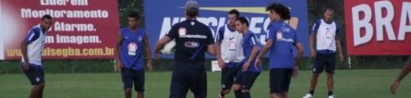Falcão comanda trabalho tático com jogadores do Bahia no Fazendão
