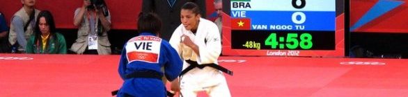 Grande esperança do primeiro dia do judô, Sarah Menezes passa às oitavas