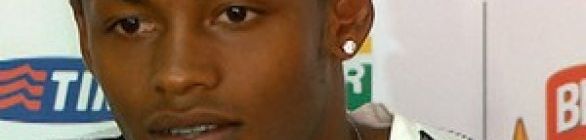 Titular do Vitória, Dener espera ter melhor desempenho contra o CRB