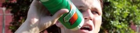 Goleiro Renan rescinde contrato e deixa o Vitória