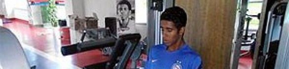 Em tratamento intensivo, Gabriel inicia treinos físicos na academia