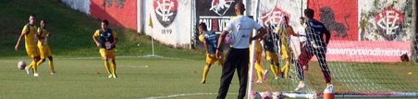 De olho na perfeição, Carpegiani foca nas jogadas ofensivas no Vitória