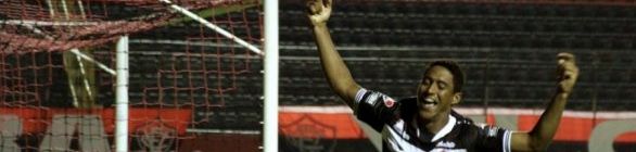 Leílson sente dores na coxa e é vetado pelo departamento médico