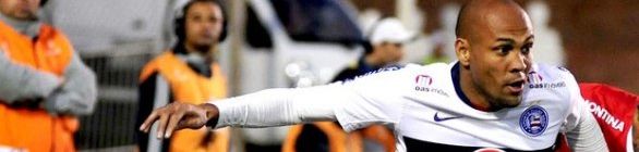 Souza treina e vira esperança para o jogo contra o Corinthians