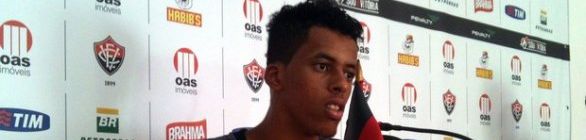 Em casa, Josué diz ter realizado sonho com a camisa do Vitória