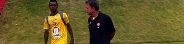 Gilson é vetado e Vitória solitica retorno de Mansur da seleção