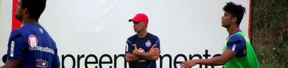 Em trabalho tático, Jorginho mostra preocupação com sistema defensivo