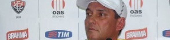 PC Gusmão fala em missão cumprida e despista sobre futuro no Vitória