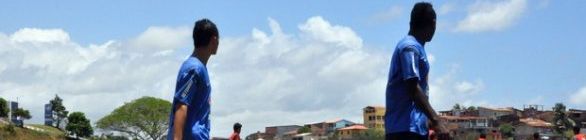 Fábrica de ilusões: Bahia, Vitória, sonhos e a troca da escola pela bola