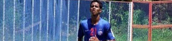 Meia-atacante Gabriel realiza primeiro treino em campo de 2013