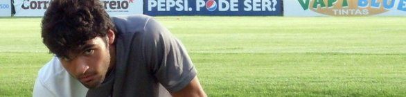 Vitória confirma empréstimo de Arthur Maia e negociação para liberar Léo