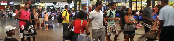 Turistas continuam chegando para curtir o Carnaval