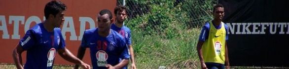 Com Jorginho em campo, Bahia faz treino técnico no Fazendão
