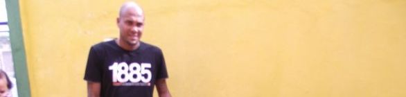 Atacante Souza cumpre punição e faz doações a instituições de caridade