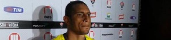 Testado na zaga, Cardoso se diz feliz e defende parceria com Victor Ramos