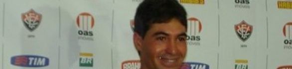 Marcos mostra polivalência em treino e garante: 'Estou dando a vida'