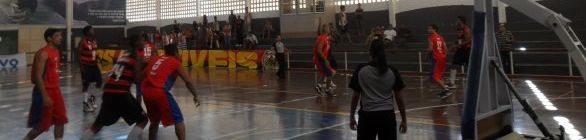 BASQUETE MASCULINO - VITÓRIA/F2J VENCE E FICA A UM JOGO DO TÍTULO