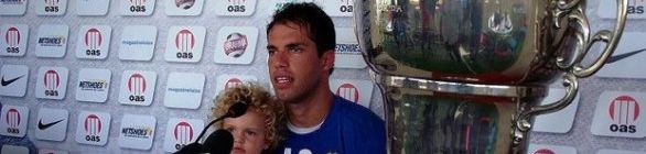 Em coletiva no Fazendão, goleiro Marcelo Lomba é ofuscado pelo filho