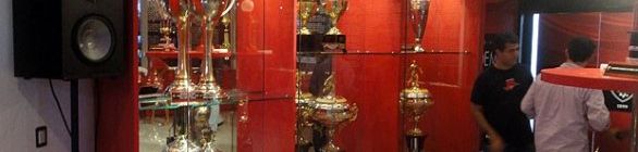 Por dívida trabalhista, Vitória corre risco de perder troféus do Baianão