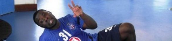 Norte-americano Freddy Adu é regularizado e já pode jogar pelo Bahia