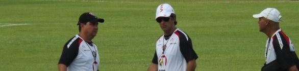 Na reapresentação do Vitória, Caio Junior observa coletivo dos reservas