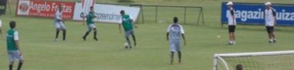 Com Giancarlo em campo, Caio Jr. comanda treino e esboça time titular